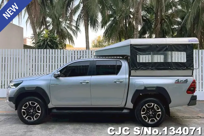 Toyota Hilux in Gray for Sale Image 5