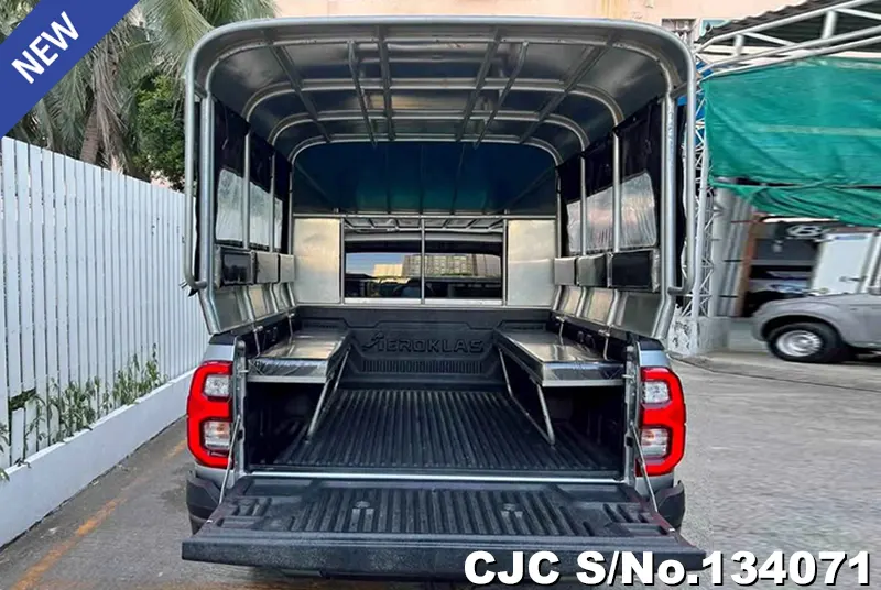 Toyota Hilux in Gray for Sale Image 6