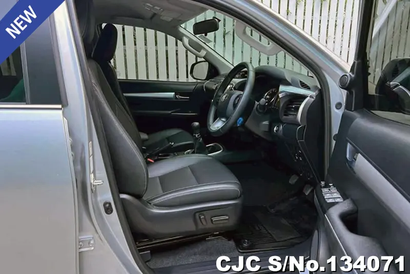 Toyota Hilux in Gray for Sale Image 8