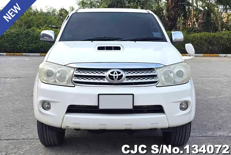 Toyota Hilux in White for Sale Image 3