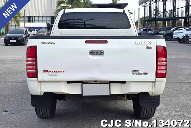 Toyota Hilux in White for Sale Image 4