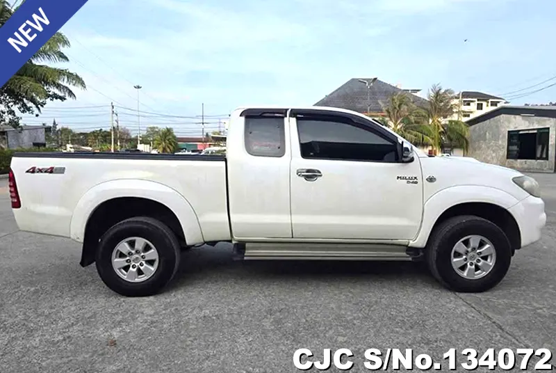 Toyota Hilux in White for Sale Image 5