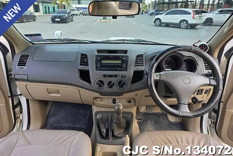 Toyota Hilux in White for Sale Image 7