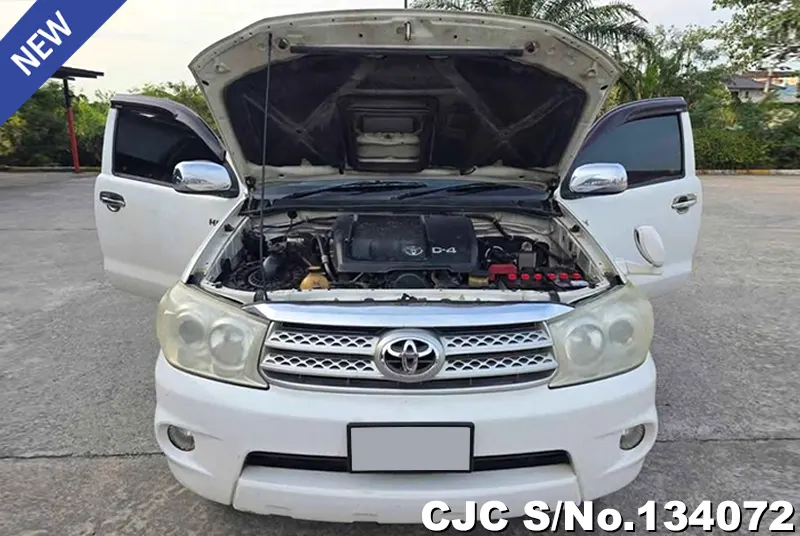 Toyota Hilux in White for Sale Image 11