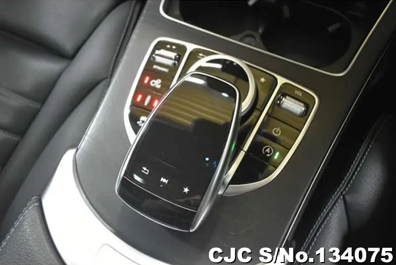 2017 Mercedes Benz / C Class Stock No. 134075