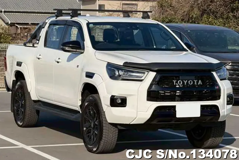 Toyota / Hilux 2023