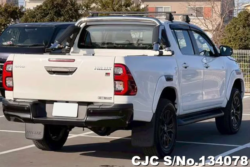 Toyota Hilux in White for Sale Image 2