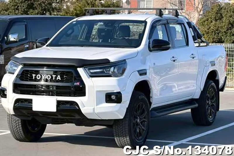 Toyota Hilux in White for Sale Image 3