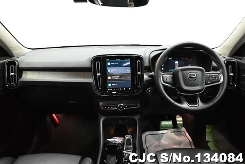 Volvo XC40 in Gray for Sale Image 7