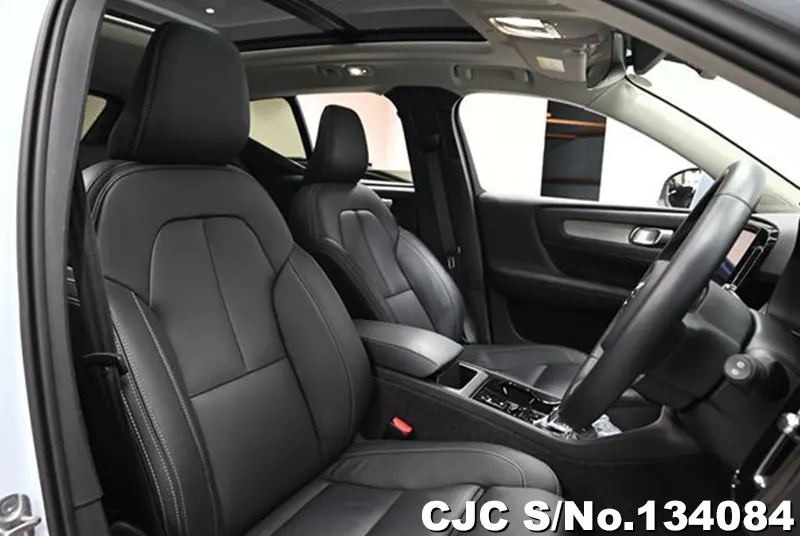 Volvo XC40 in Gray for Sale Image 9