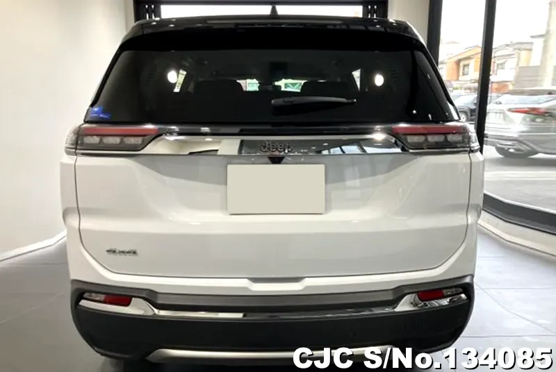 Chrysler Jeep Commander in White for Sale Image 2