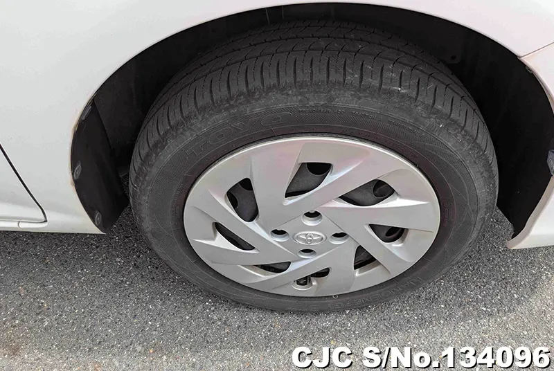 Toyota Corolla Axio in White for Sale Image 14