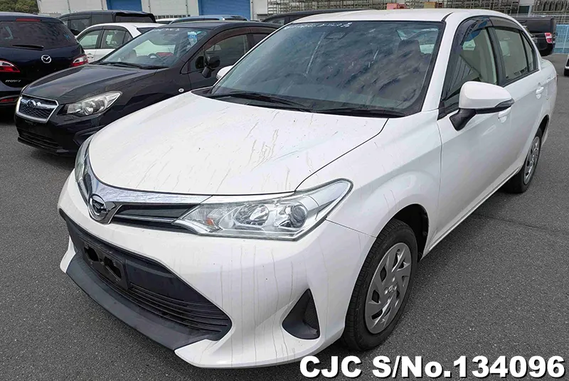 Toyota Corolla Axio in White for Sale Image 3