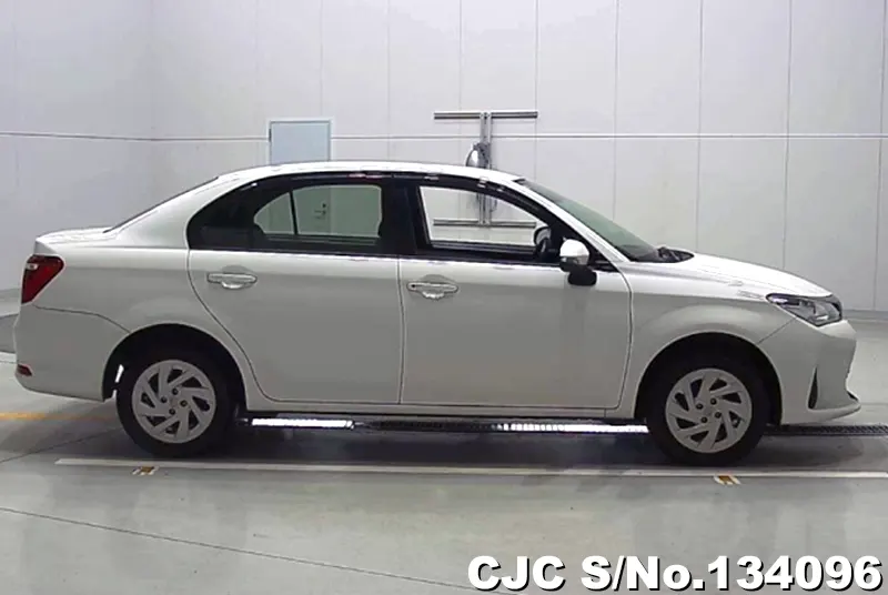 2018 Toyota / Corolla Axio Stock No. 134096