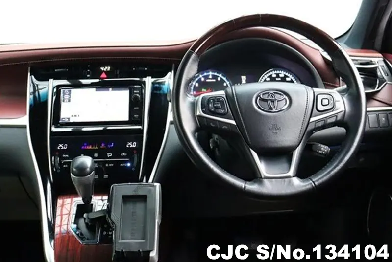 2015 Toyota / Harrier Stock No. 134104