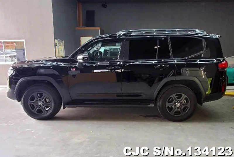 2023 Toyota / Land Cruiser Stock No. 134123