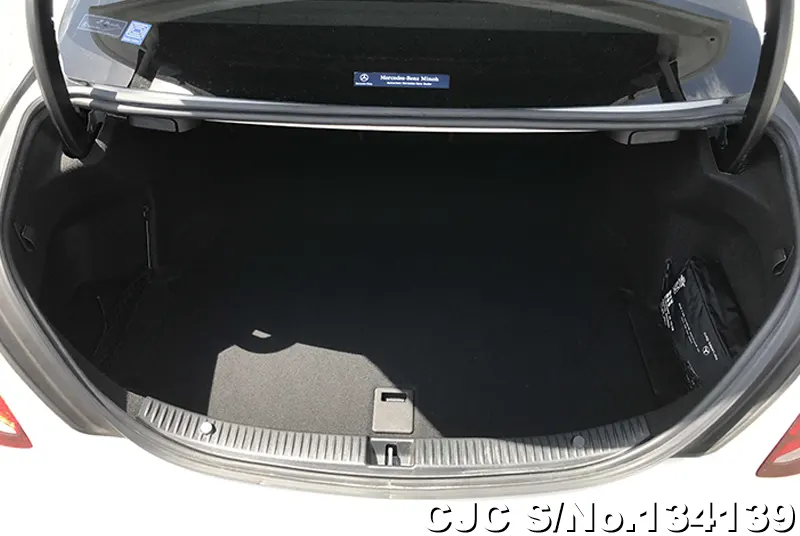 Mercedes Benz C Class in Pearl for Sale Image 8