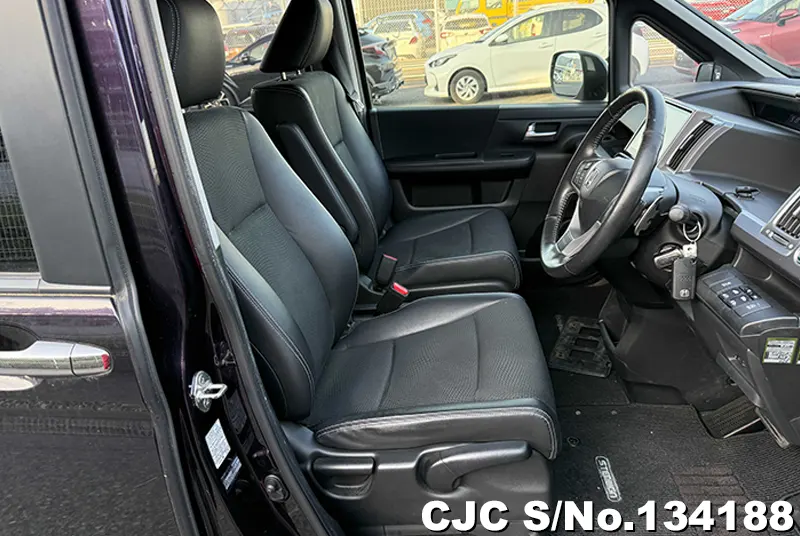 Honda Step Wagon in Purple for Sale Image 10