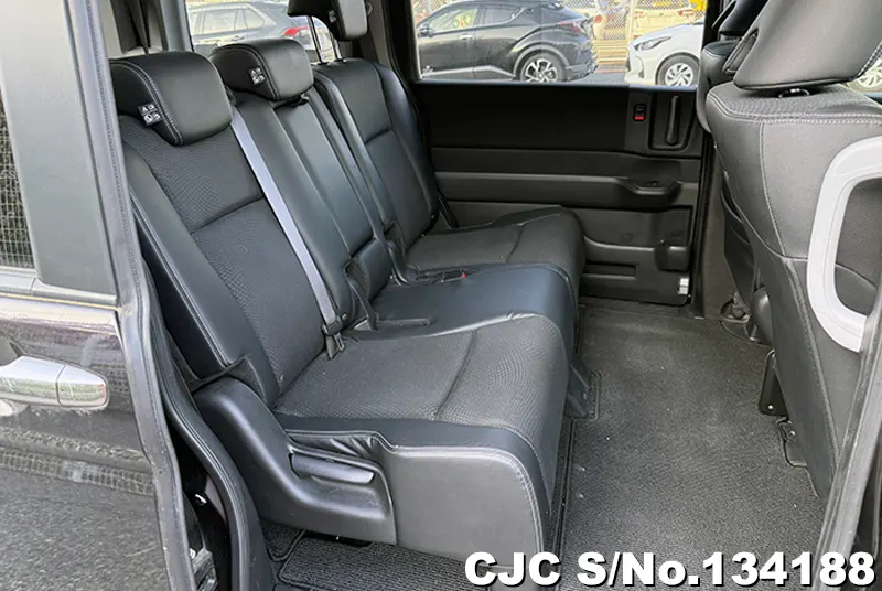 Honda Step Wagon in Purple for Sale Image 11