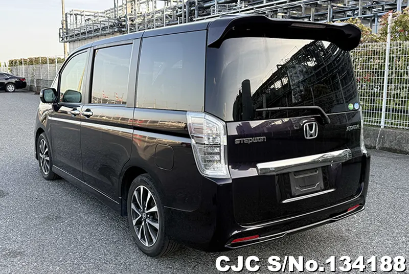 Honda Step Wagon in Purple for Sale Image 1
