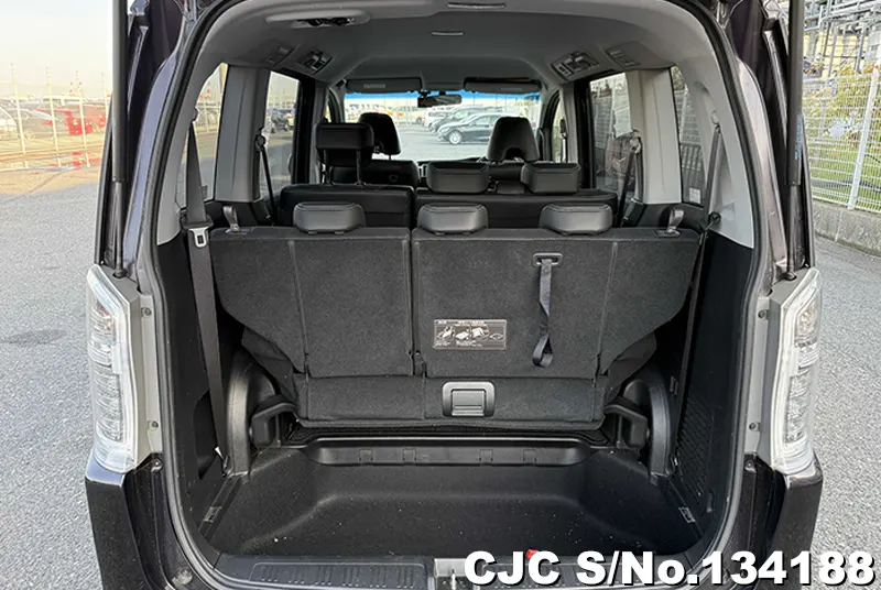 Honda Step Wagon in Purple for Sale Image 8