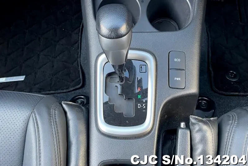 Toyota Hilux in White for Sale Image 11