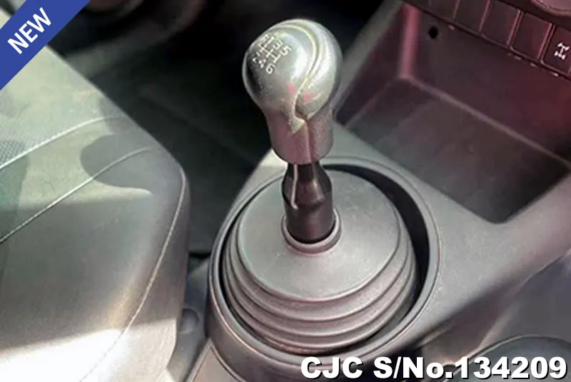 2017 Toyota / Hilux / Revo Stock No. 134209