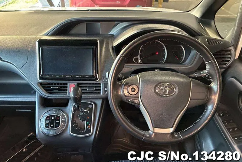 2016 Toyota / Voxy Stock No. 134280