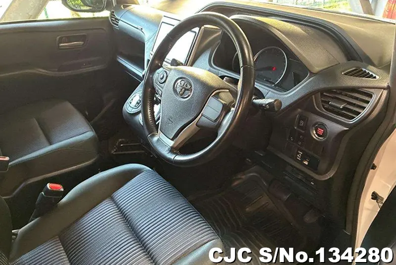 2016 Toyota / Voxy Stock No. 134280