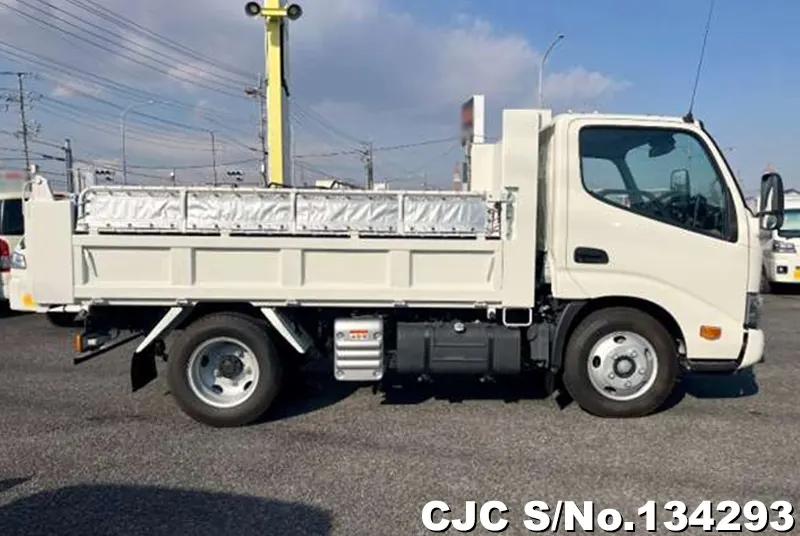 2025 Hino / Dutro Stock No. 134293