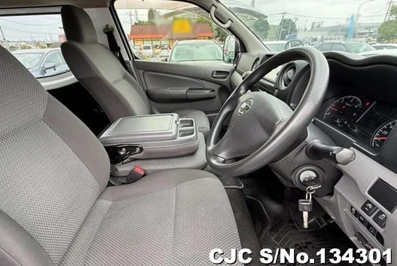2019 Nissan / Caravan Stock No. 134301