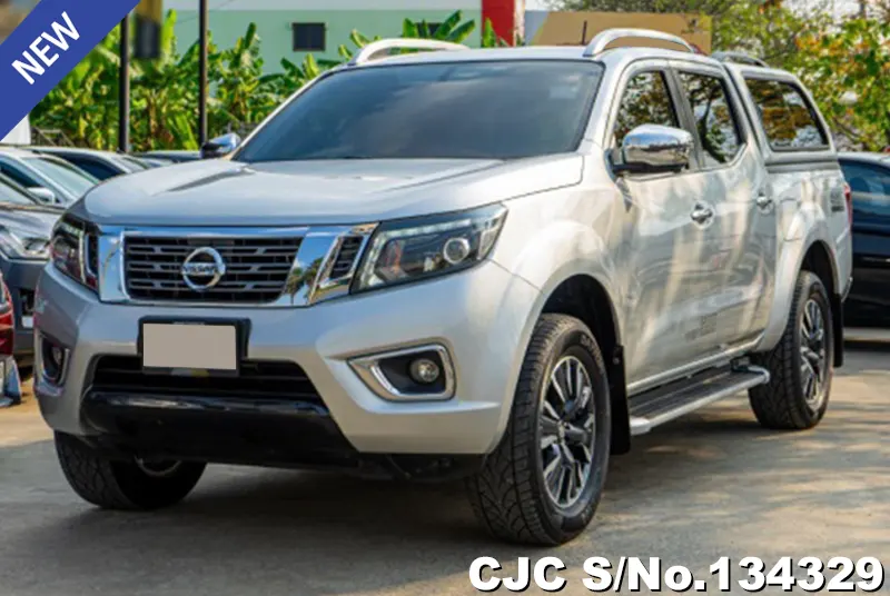 Nissan Navara in Silver for Sale Image 2