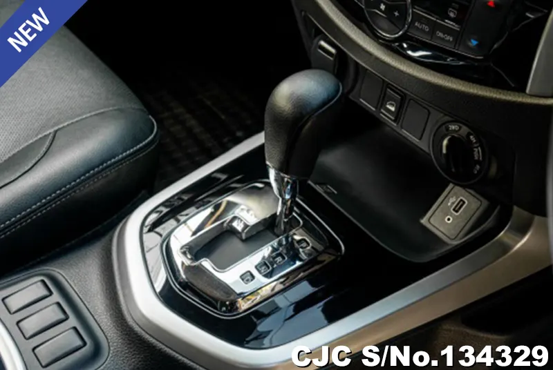 Nissan Navara in Silver for Sale Image 8