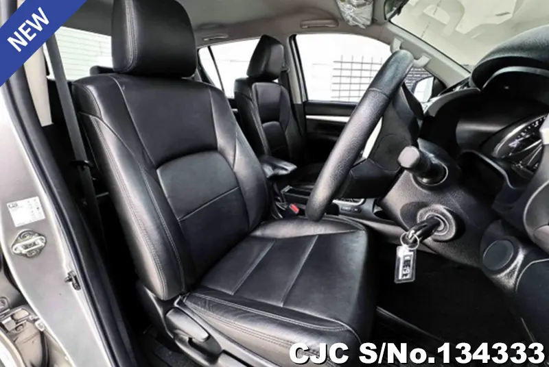 Toyota Hilux in Gray for Sale Image 5