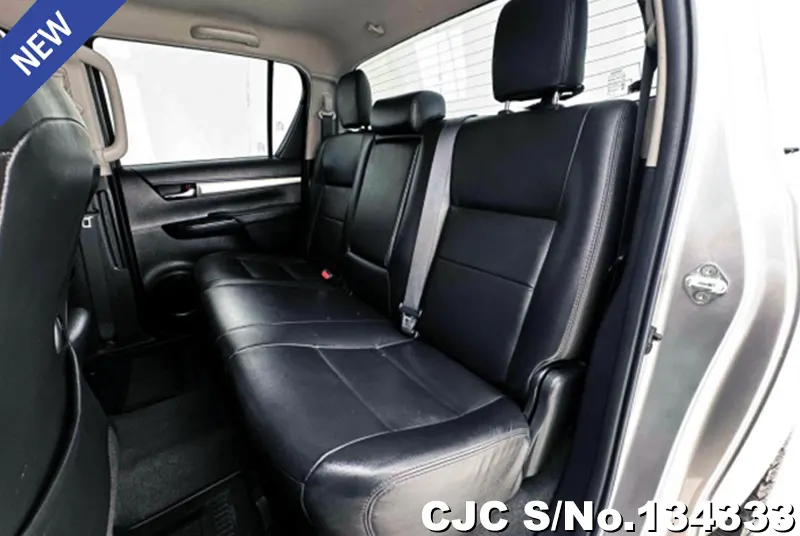 Toyota Hilux in Gray for Sale Image 7
