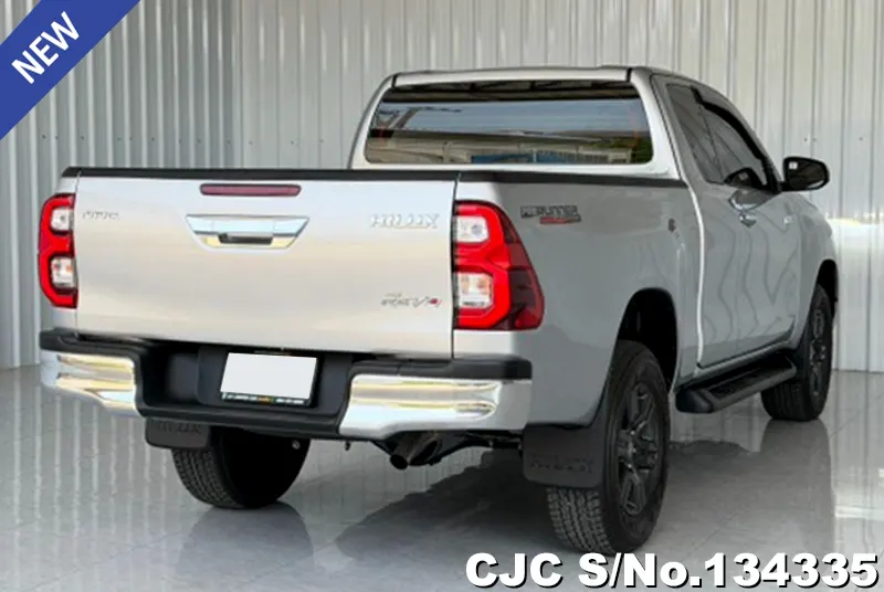 Toyota Hilux in Gray for Sale Image 2