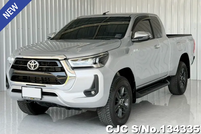 Toyota Hilux in Gray for Sale Image 3