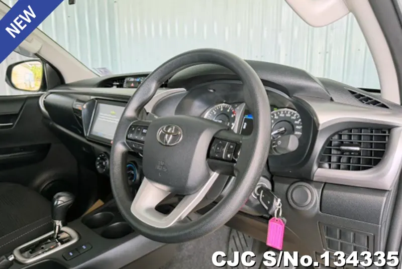 Toyota Hilux in Gray for Sale Image 7