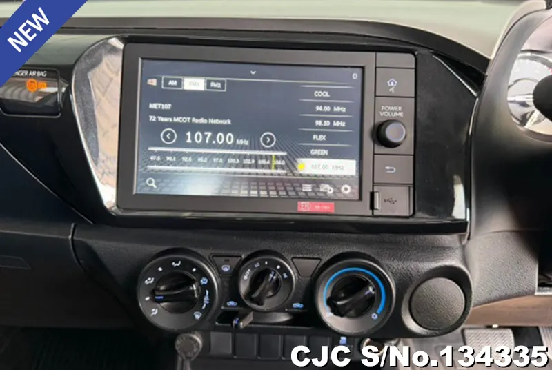 Toyota Hilux in Gray for Sale Image 11