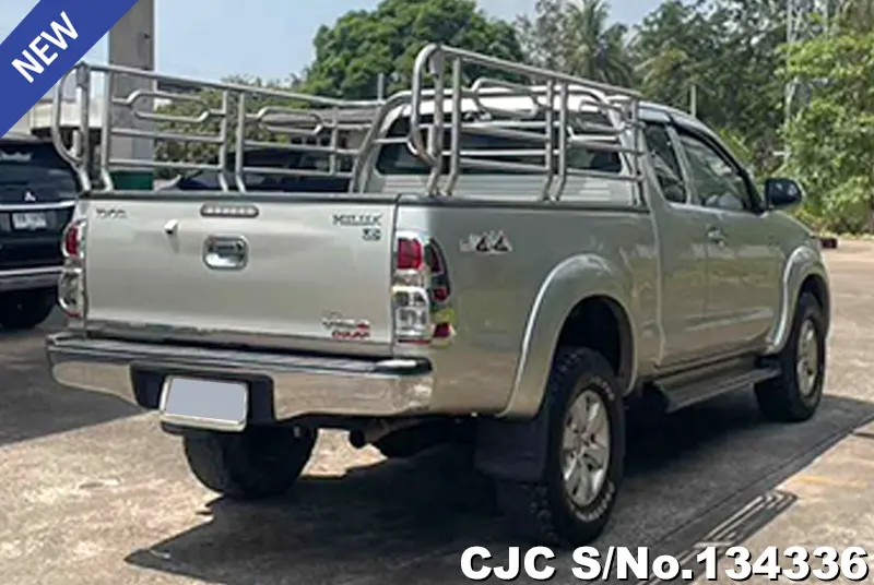 Toyota Hilux in Silver for Sale Image 2