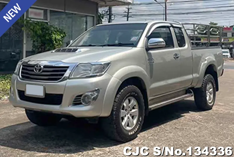 Toyota Hilux in Silver for Sale Image 3