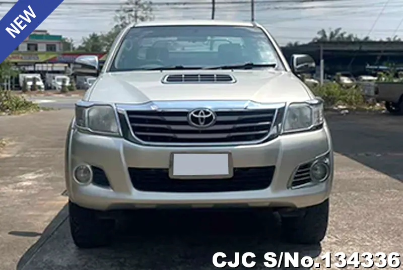 Toyota Hilux in Silver for Sale Image 4