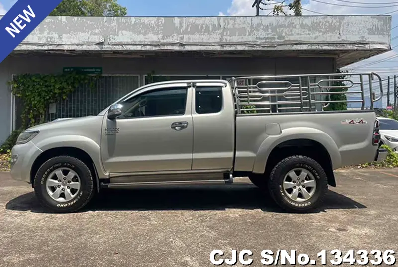 Toyota Hilux in Silver for Sale Image 5
