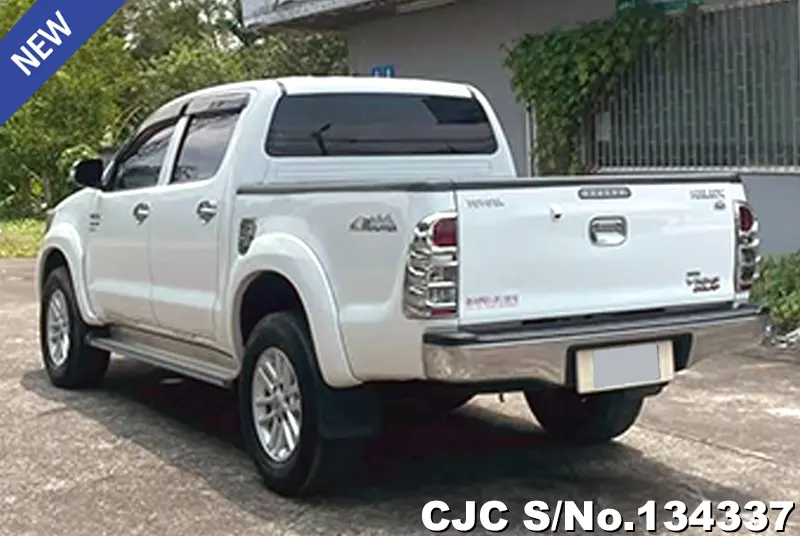 Toyota Hilux in White for Sale Image 1