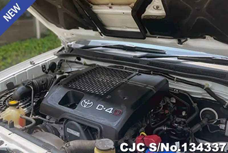 Toyota Hilux in White for Sale Image 9