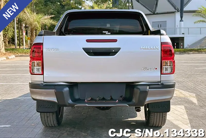 Toyota Hilux in Gray for Sale Image 5