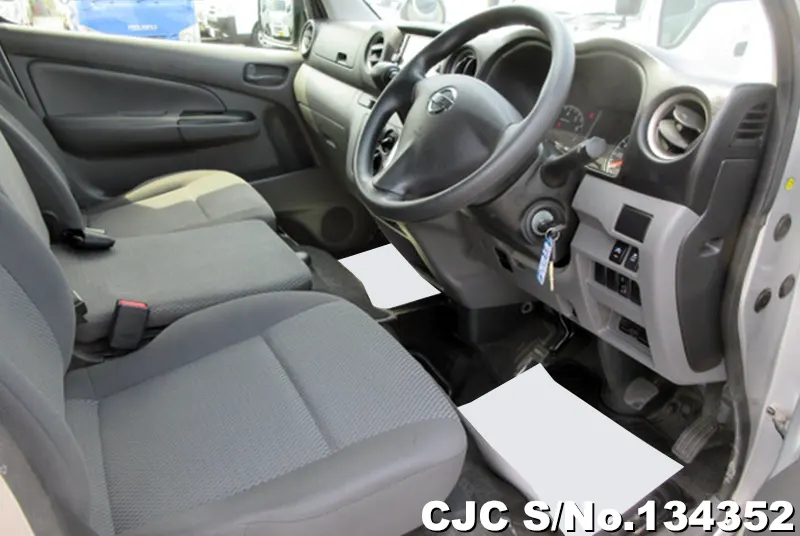 2019 Nissan / Caravan Stock No. 134352