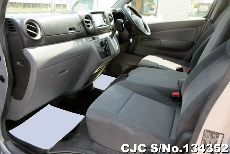 2019 Nissan / Caravan Stock No. 134352