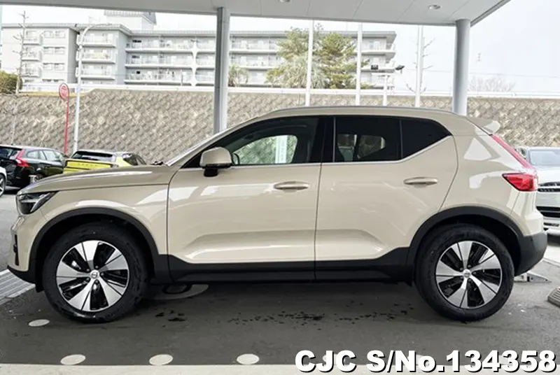 2025 Volvo / XC40 Stock No. 134358