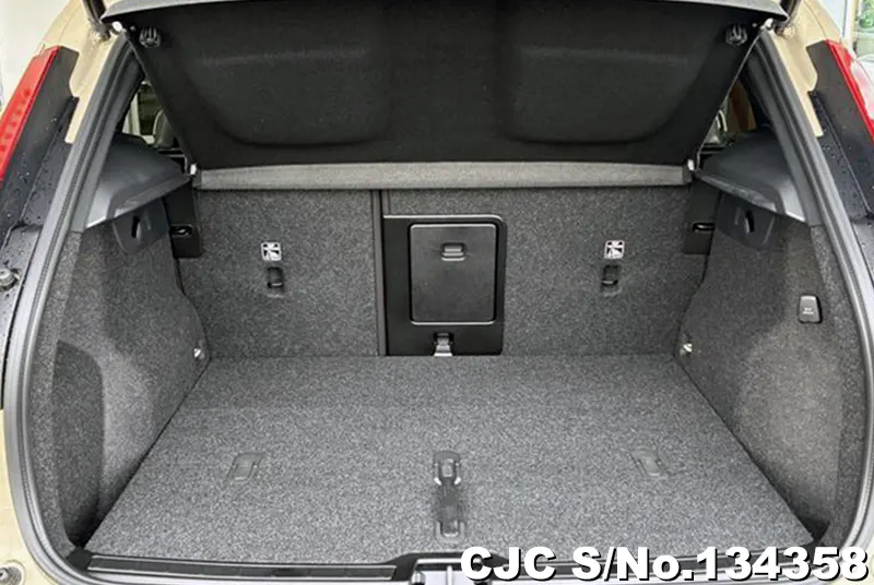 2025 Volvo / XC40 Stock No. 134358